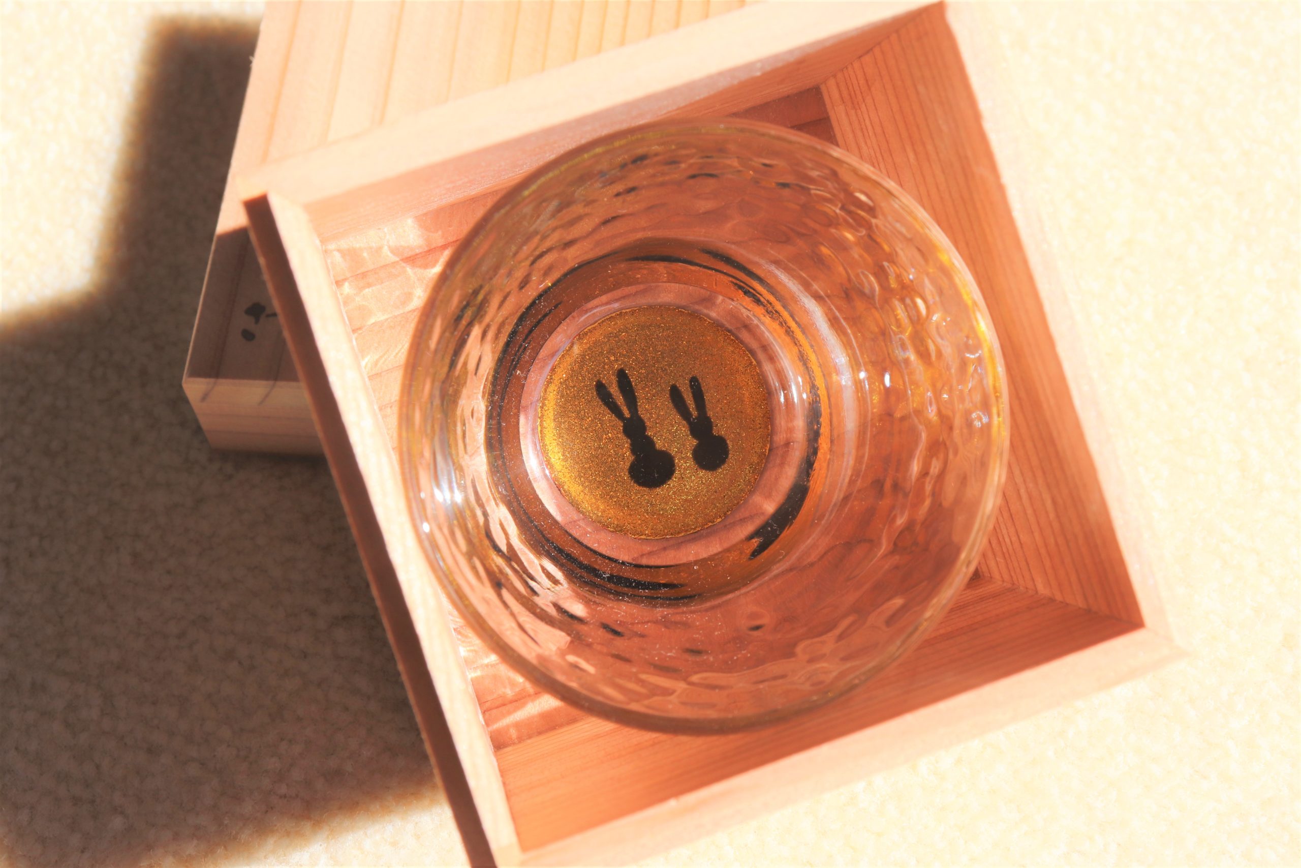日本酒好きの方への秋田土産はこれで決まり！ーさかいだ「川連蒔絵 ガラスぐい呑」　
